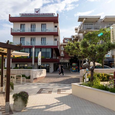 Hotel Admiral Bellaria-Igea Marina Exteriör bild
